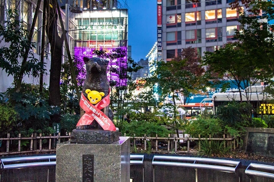 statue of hachiko in tokyo