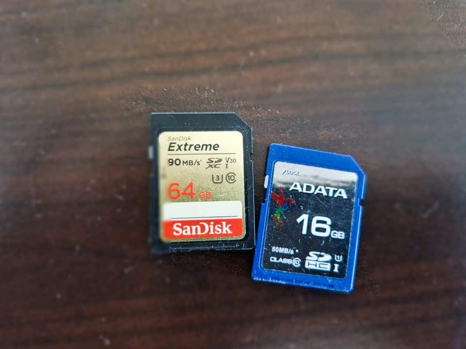 2 memory cards different capacity